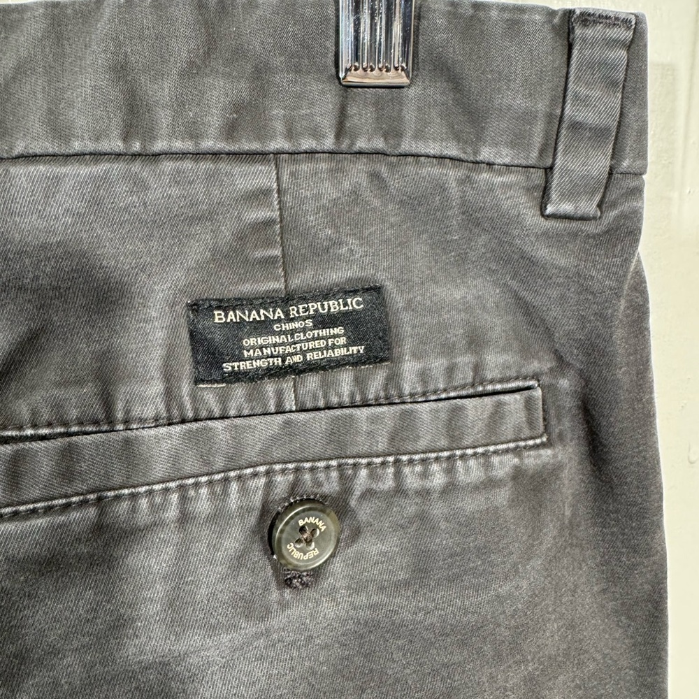 Banana Republic Aiden Chino Denim Pants - men’s Size 32x30, Classic Comfort - Picture 2 of 4
